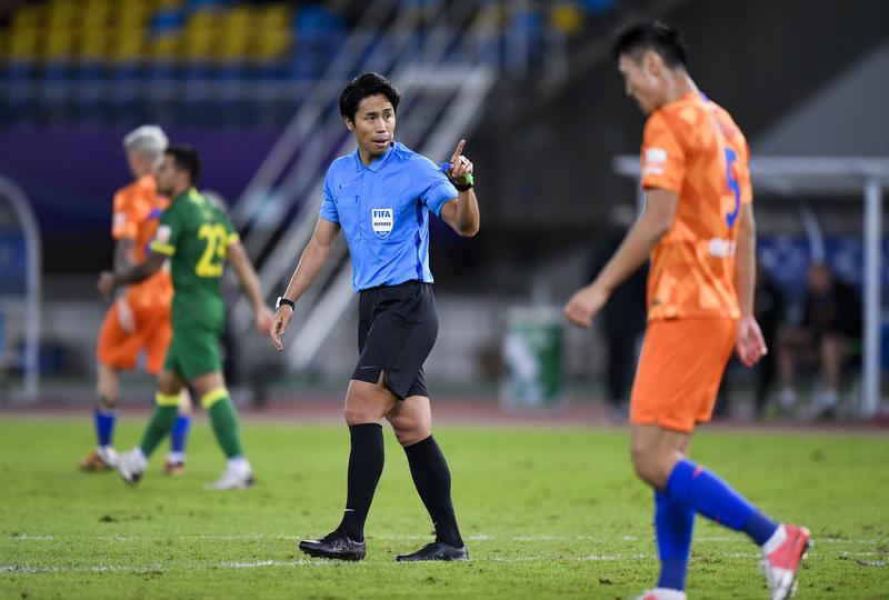 克里夫兰骑士迎中超关键赛；转会期远射贴柱；话题不断；轮换策略成焦点的简单介绍