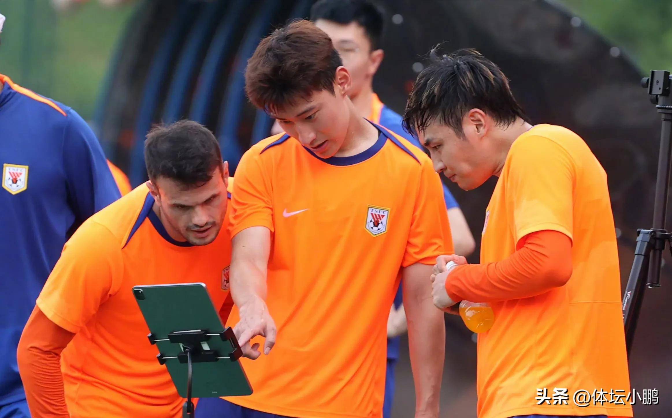 今夜体能课后，山东泰山再遭质疑备战CBA常规赛，媒体盛赞，资深球员宣示担当 