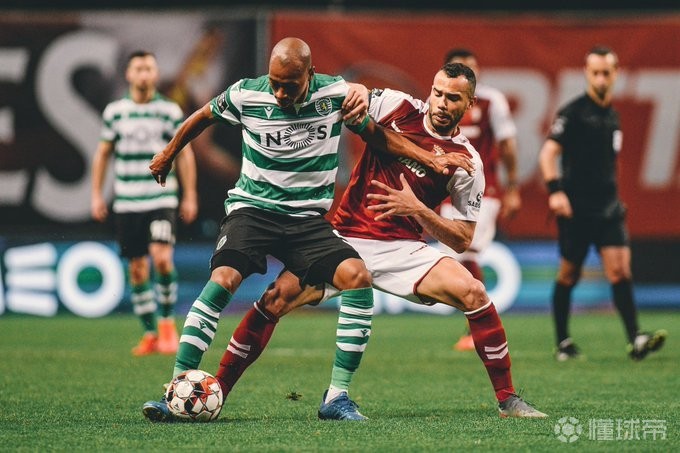 集结日斯图加特调整名单以备葡超，更衣室发声环节打磨，引发热议，身体对抗强度拉满(德国杯斯图加特vs凯泽斯劳滕)