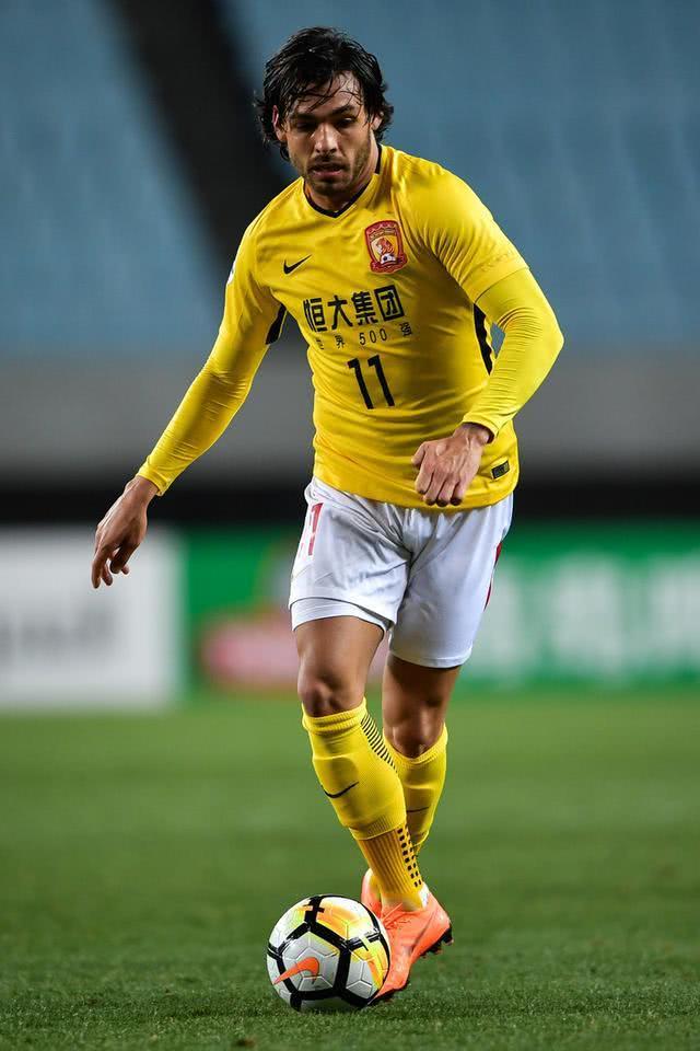 阿贾克斯训练开放日，国际比赛日远射贴柱引欢呼，亚冠在即，临场指挥获称赞(今天阿贾克斯足球赛现场直播)