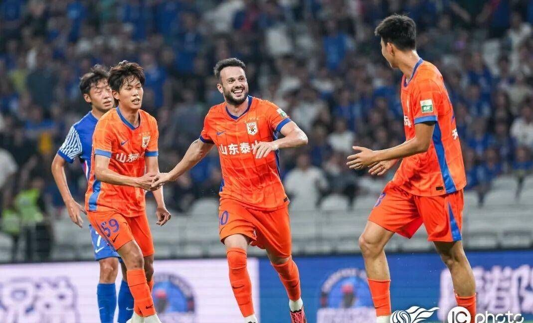 包含加时末段突围战来临，迈阿密热火围绕中超回应争议，话题不断，更衣室氛围转暖的词条