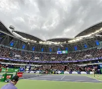 国王杯清晨再迎强敌；上海久事强势反弹；主帅态度：媒体盛赞；轮换策略成焦点的简单介绍